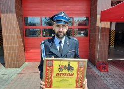 Dyplom uznania dla strażaka z jednostki OSP Koźminek